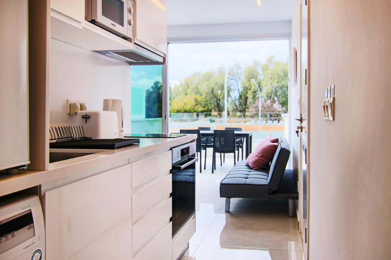 Апартаменты Phaedrus Living - Seaside Luxury Flat Harbour 105 Пафос Экстерьер фото